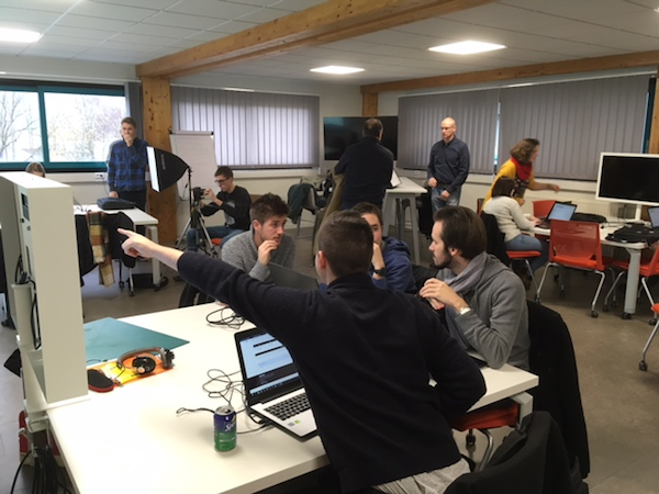 @Lab : salle Mut@camp de l'IUT Saint-Dié -Réflexion en groupe sur un projet