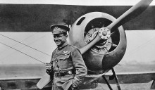 Raoul Lufbery comptait à sa mort 17 victoires homologuées et 15 probables. Wikipédia