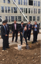 cérémonie de plantation d'un arbre à suif cérémonie de plantation d'un arbre à suif -  Faculté de Médecine