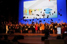 La promo 2017 de l'ENSIC est diplômée ! Lancer de chapeaux de la promo 2017 des ingénieurs ENSIC