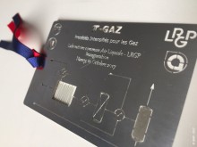 Marque-page en métal répresentant les recherches du laboratoire Marque-page en métal répresentant les recherches du laboratoire