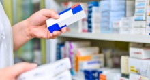 Au sein de certains établissements de soins, des « commandos » généralement composés d'un infectiologue, d'un pharmacien et d'un bactériologiste conseillent leurs confrères sur une meilleure utilisation des antibiotiques. Shutterstock
