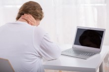 Les rumeurs qui circulent en ligne ciblent deux fois plus les filles que les garçons. Shutterstock