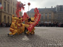 Danse de dragon - Place d'armes  Danse de dragon - Place d'armes