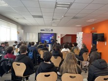 Photo d'éleves attentifs à une présentation