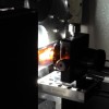 L’appareil projette de la lumière colorée ou non, au travers de fibres optiques qui servent à la fois d’émetteur et de capteur lumineux.