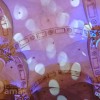 Le plafond de l’église abbatiale éclairé d’un jeu de lumières à l’occasion du dîner de gala. Le plafond de l’église abbatiale éclairé d’un jeu de lumières à l’occasion du dîner de gala.