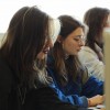 Les étudiants se sont répartis en huit groupes de travail. Les étudiants se sont répartis en huit groupes de travail.