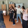 Atelier d’activités théâtrales Mise en scène collective pendant l’atelier d’activités théâtrales