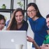 École d'été Master Erasmus Mundus+ DEPEND Étudiants réunis autour d'un ordinateur