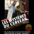deux personnages, un avec une blouse blanche ressemble à un scientifique, l'autre porte un bonnet en poil sur la tête, il ressemble à un clown.