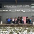 Photo groupe devant enseigne du magasin