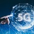 Image main pointant la mention 5G